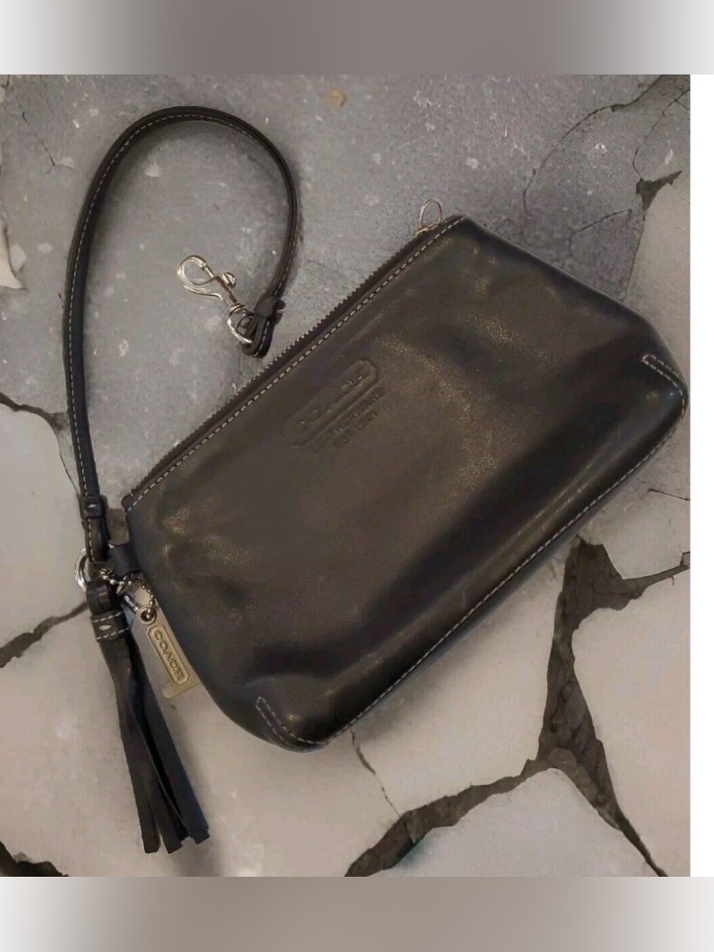 Vintage COACH Black Leather Wristlet w/White Stitching + Tassel & Metal HangTag